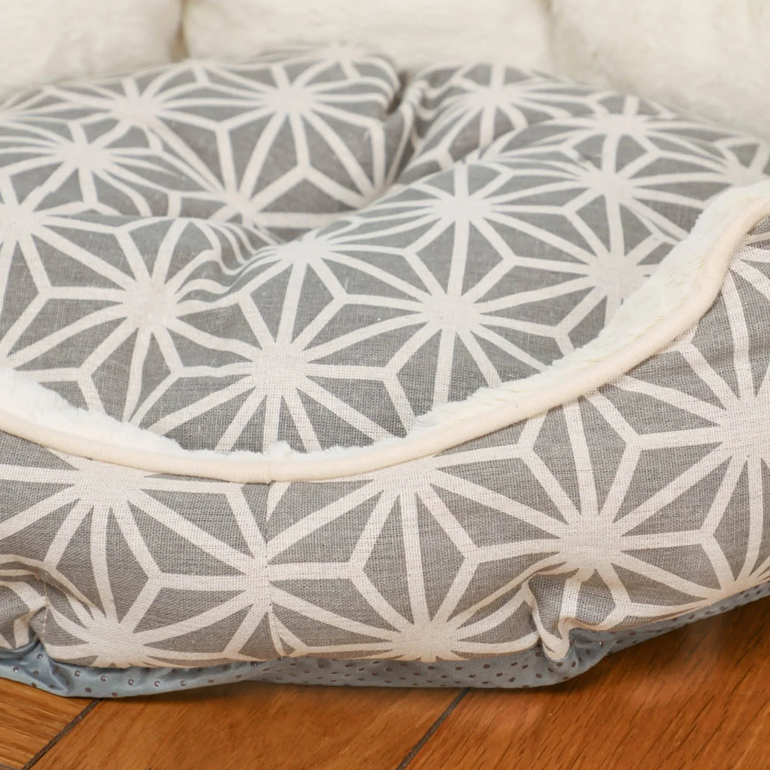 Dream Paws Geometric Cosy Grey Pet Bed - Image 3