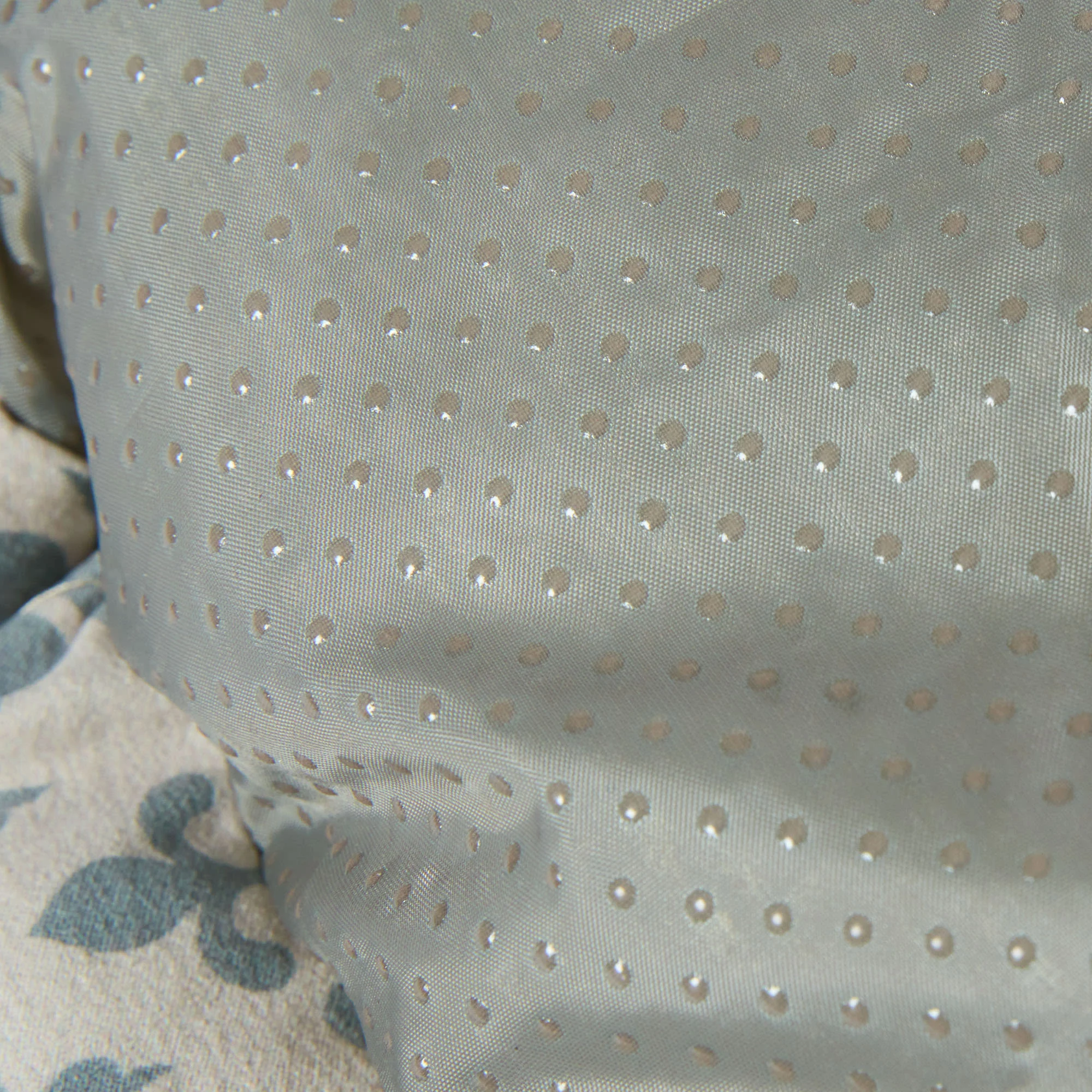 Dream paws Scalloped Grey Pet Bed - Image 13