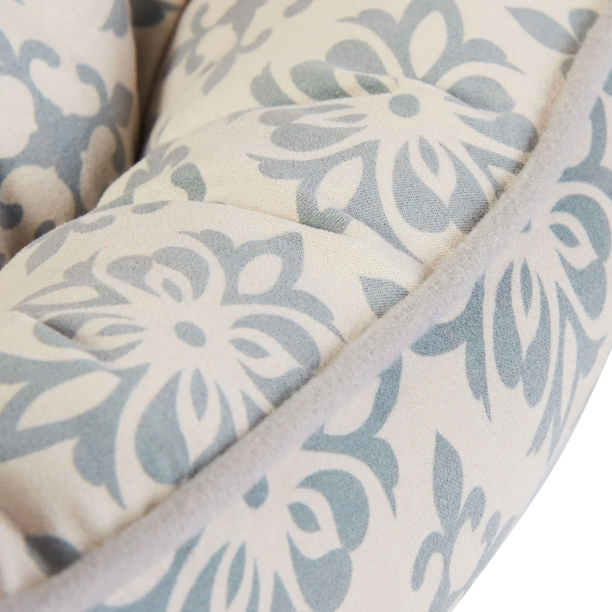 Dream paws Scalloped Grey Pet Bed - Image 2