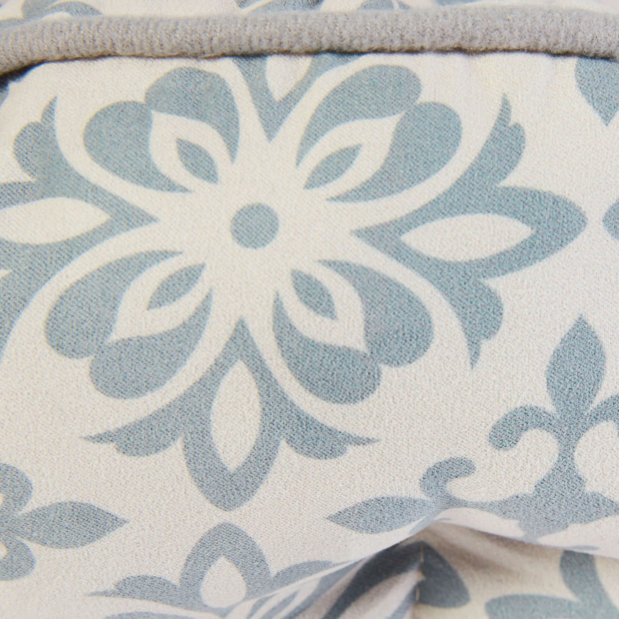 Dream paws Scalloped Grey Pet Bed - Image 22