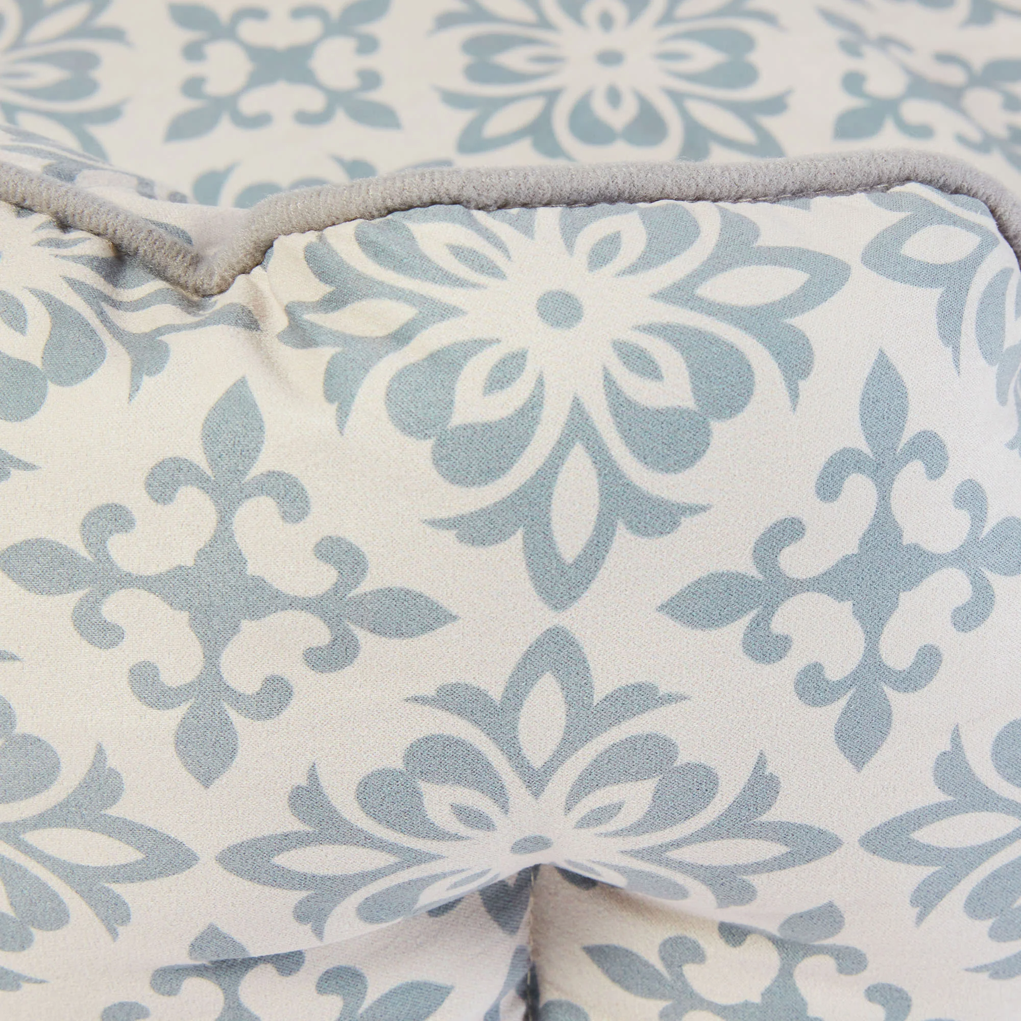 Dream paws Scalloped Grey Pet Bed - Image 7