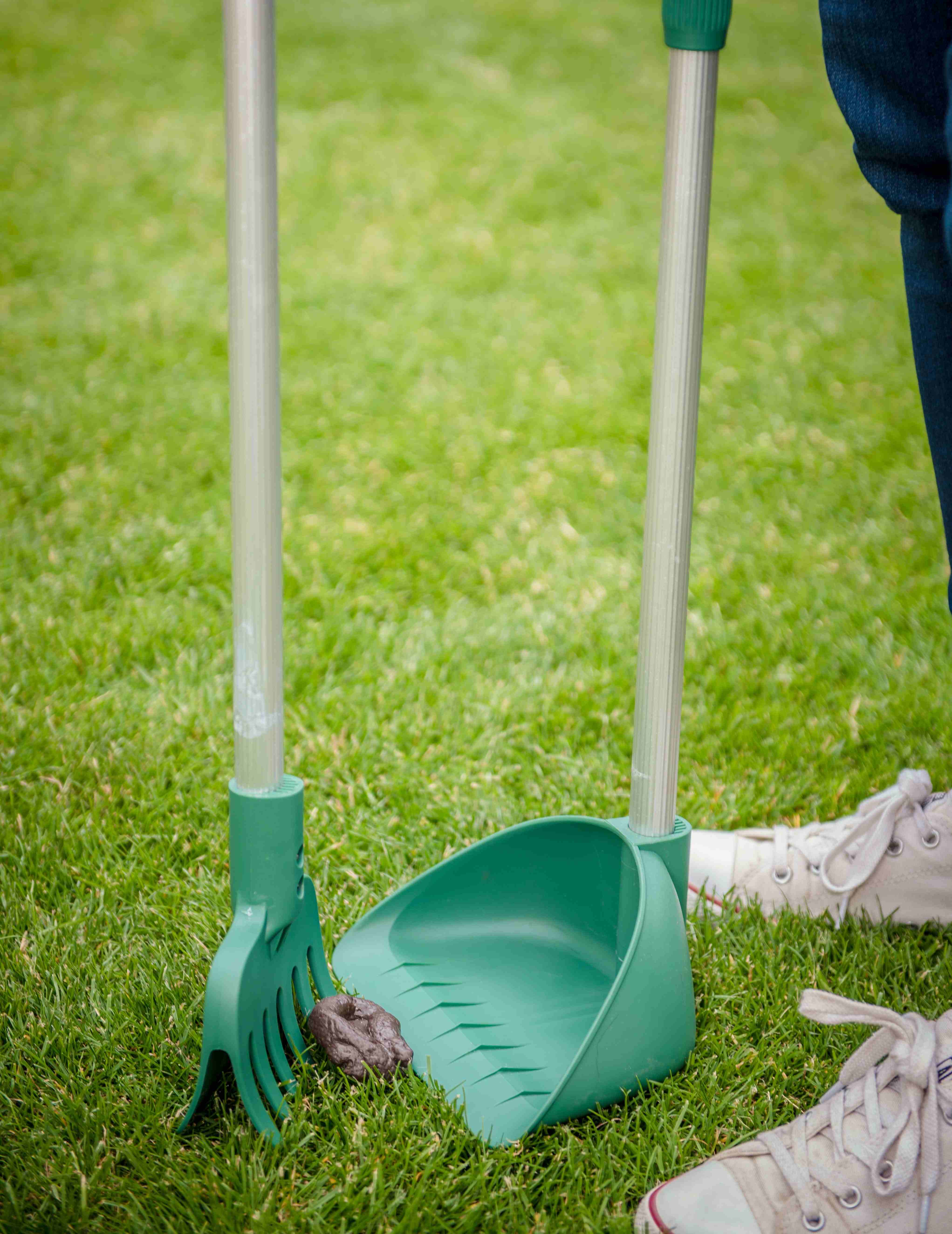 MDC Arms Length Pooper Scooper for Dogs - Image 5
