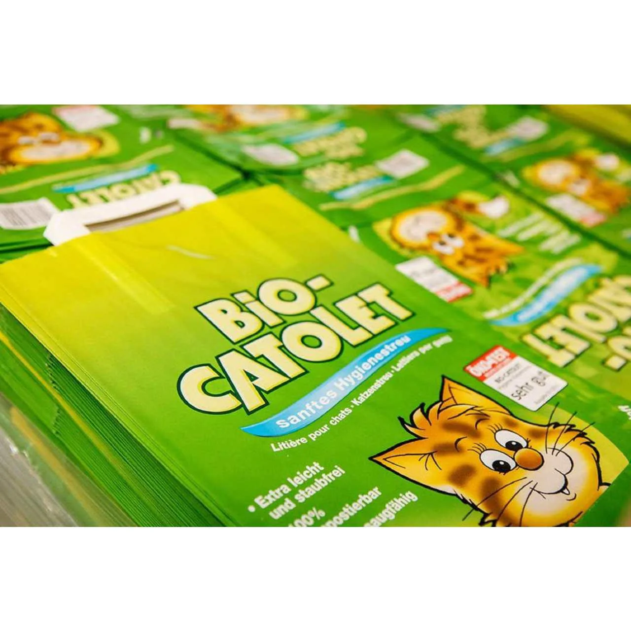 Bio-Catolet 100% Recycled Paper Cat Litter - Image 2