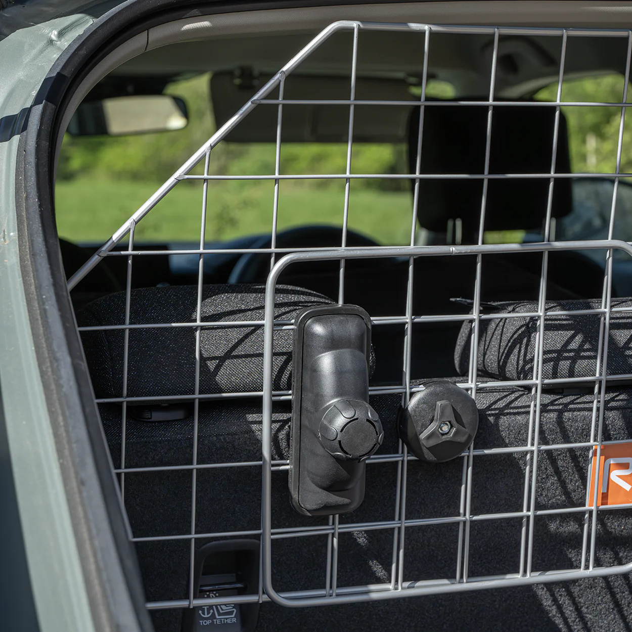Rac Advanced Mesh Steel Dog Guard Headrest - Image 6